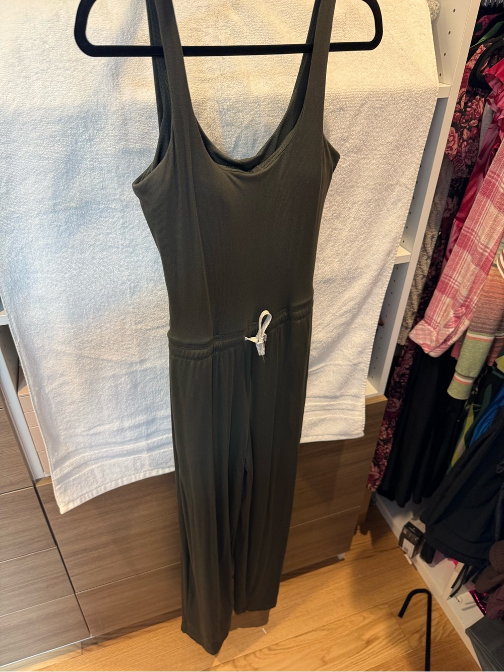 Vuori Wide-Leg Pose Scoop Jumpsuit in Dark Olive - Picture 8 of 9